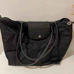 All black Longchamp le pliage
